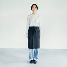 画像をギャラリービューアに読み込む, ミドルサロンエプロン|名入れ刺繡|着るだけで高級感