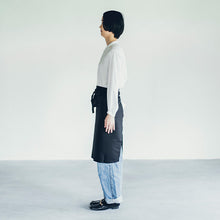 画像をギャラリービューアに読み込む, ミドルサロンエプロン|名入れ刺繡|着るだけで高級感