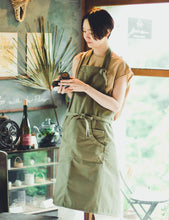 画像をギャラリービューアに読み込む, 【デニム】やわらかいデニムエプロン|名入れ刺繡|肩紐が落ちない