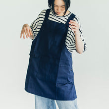 画像をギャラリービューアに読み込む, ワンピース型エプロン|名入れ刺繡|すっきりショート丈