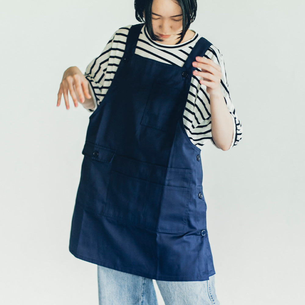 ワンピース型エプロン｜名入れ刺繡｜すっきりショート丈